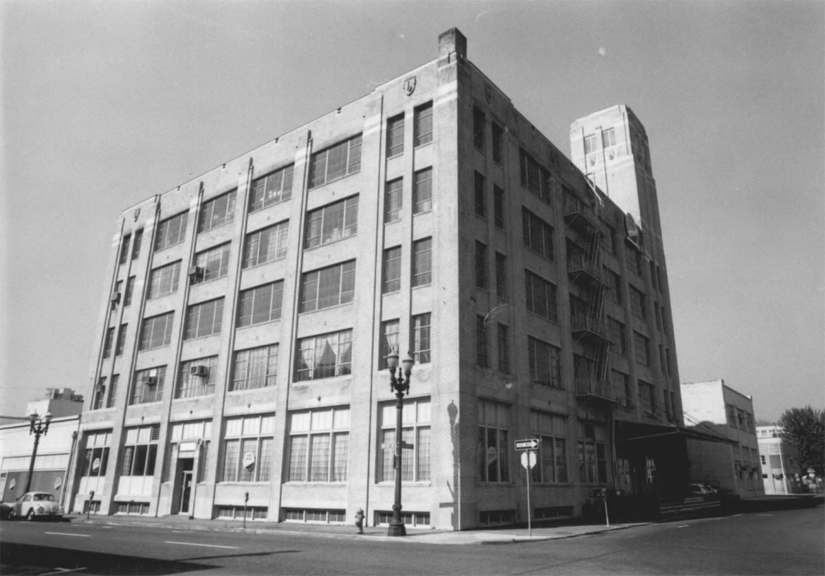 The Ballou & Wright building in 1986. The building is listed on the National Register of Historic Places.